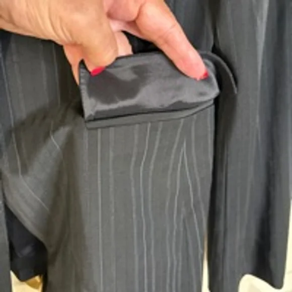 Women's Elie Tahari Blazer Size Unspecified Black Pinstripe(420T) - Picture 8 of 10